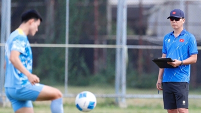 কোচ কিম সাং সিক শান্তভাবে ভিয়েতনাম অনূর্ধ্ব-২২ দলের মালয়েশিয়াকে হারানোর সম্ভাবনার কথা বলেন।