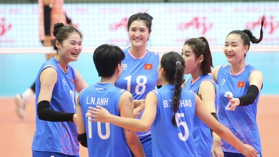 لحظات رائعة للغاية لفريق الكرة الطائرة النسائي الفيتنامي، نهو كوين مرحة بشكل لا يصدق.