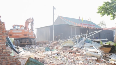 Kieu Phu غیر قانونی تعمیرات کو مکمل طور پر مسمار کرنے، زمین کے انتظام میں نظم و ضبط کو بحال کرتا ہے۔