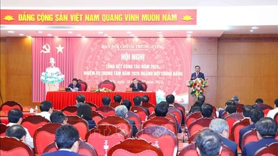 العضو الدائم في أمانة اللجنة المركزية للحزب، تران كام تو: معالجة عدد من المشاريع والأعمال المهدرة بحزم.