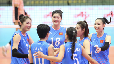 Super adorable moments of the Vietnamese women's volleyball team, Như Quỳnh is incredibly playful.