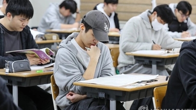 O chefe da agência que criou o exame de admissão à universidade renunciou ao cargo porque a prova de inglês era muito difícil.