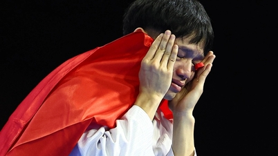 Lágrimas de alegría fluyeron de los atletas de taekwondo después de ganar la medalla de oro en los 33º Juegos del Sudeste Asiático.