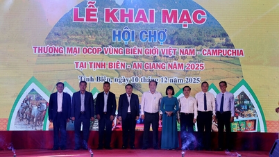 Cérémonie d'ouverture de la Foire commerciale de l'OCOP dans la région frontalière Vietnam-Cambodge
