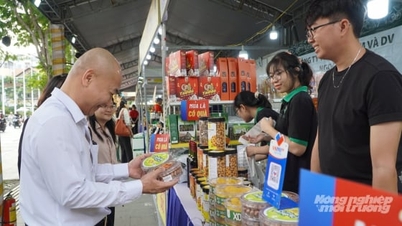 ນະຄອນ​ໂຮ່ຈີ​ມິນ​ໃຊ້​ງົບປະມານ​ກວ່າ 1.000 ຕື້​ດົ່ງ​ເພື່ອ​ໜູນ​ຊ່ວຍ​ການ​ສົ່ງ​ເສີມ​ການ​ຄ້າ.