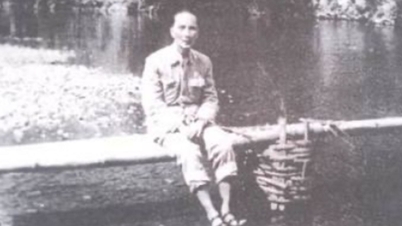 베트남인 최초로 외과의사 면허를 받은 사람은 누구였습니까?