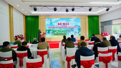 까오방에서 개최된 2025 문학예술창작캠프 폐막식