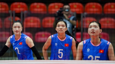 Der Debüttag der 16-jährigen vietnamesischen Volleyball-Neulingin mit einer perfekten Punktzahl.