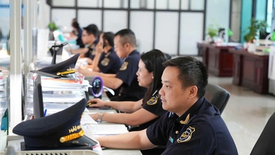 هناك العديد من المزايا لتقديم الإقرارات الضريبية الإلكترونية للسلع المستوردة والمصدرة.