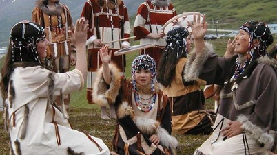 Suku Aleut yang aneh itu memakan anjing laut dan menaklukkan lautan.