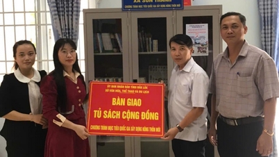 Five community bookshelves were handed over to communes participating in the new rural development program.