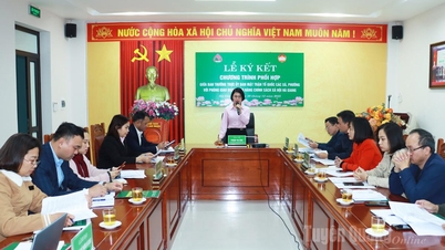 Ondertekening van samenwerkingsreglementen tussen het filiaal van de Vietnamese Sociale Zekerheidsbank in Ha Giang en de gemeenten en wijken.