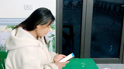 El jefe de la aldea del grupo étnico Dao es experto en asuntos públicos y en la gestión de asuntos domésticos.