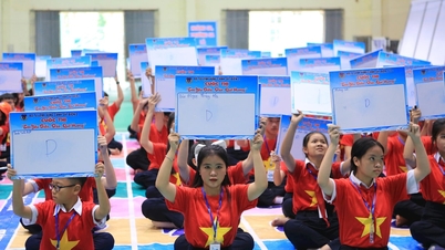 मध्य वियतनाम के 5 प्रांतों और शहरों में आयोजित "मुझे अपने वतन के समुद्र और द्वीप पसंद हैं" प्रतियोगिता में लगभग 143,000 लोगों ने भाग लिया।