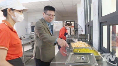 ไทยเหงียนเพิ่มความเข้มงวดในการตรวจสอบความปลอดภัยด้านอาหารในโรงอาหารของโรงเรียน