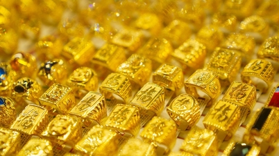 Harga emas melonjak dan saham meroket setelah keputusan The Fed untuk 'mengurangi tekanan'.