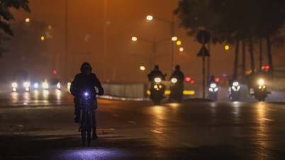 This morning, air pollution in Hanoi has reached a purple alert, and residents should limit their time outdoors.