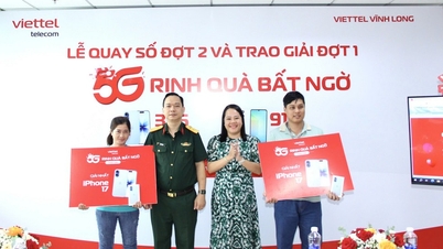 Viettel Vinh Long reikt prijzen uit voor de eerste fase van het programma "Surf 5G - Win verrassingscadeaus".