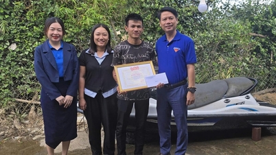 O homem de 28 anos salvou centenas de pessoas durante as devastadoras inundações.