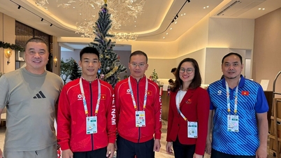 El jefe de la delegación deportiva vietnamita animó al equipo de MMA.