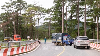 Da Lat'taki D'ran Geçidi'nde, şiddetli yağmur ve selin neden olduğu toprak kaymaları nedeniyle 1,5 ay boyunca kapalı kalan trafik yeniden başladı.