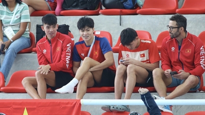 방콕의 날씨가 갑자기 변하면서 소나기가 내리고 있습니다. 베트남 선수들은 주의해야 합니다.