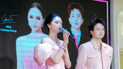 Huong Giang et Duy Khanh collaborent sur un projet spécial.