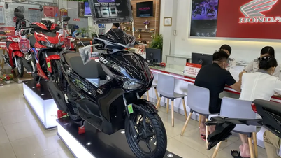 Les motos électriques ont le vent en poupe ; les motos à essence ne sont plus soumises à des prix abusifs : les consommateurs y gagnent doublement.