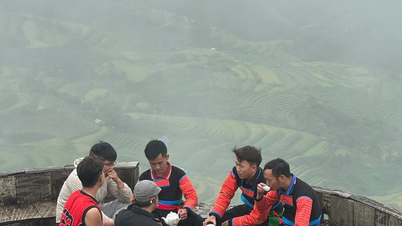 Kisah perjalanan kewirausahaan A Chau dengan teh tradisional dalam tabung bambu.