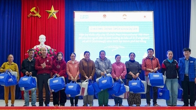 ชาวบ้าน 270 คนในตำบลโกโนยได้รับความช่วยเหลือฉุกเฉินจากองค์กร Plan International Vietnam