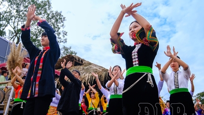 Menciptakan terobosan dalam pengembangan sumber daya manusia di bidang budaya.