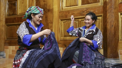 Hmongové si zachovávají tradiční řemesla.