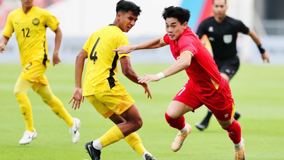 Vietnam U22 gegen Malaysia U22 (erste Halbzeit) 1:0: Hieu Minh erzielt den Führungstreffer.