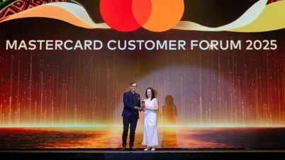Eximbank reçoit deux prix lors du « Forum client Mastercard 2025 »