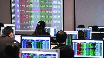 Áp lực bán lan rộng, VN-Index mất mốc 1.700 điểm