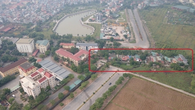 Ανόι: Ένας δρόμος 8 λωρίδων κυκλοφορίας παραμένει αδιέξοδος μετά από 7 χρόνια, παρά το γεγονός ότι διαθέτει πινακίδα.