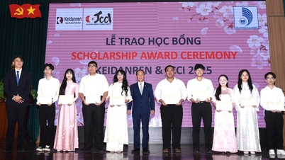 Japanese businesses award 20 scholarships to students of Da Nang University.