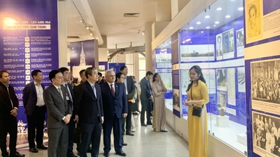 ເດີນ​ຕາມ​ບາດ​ກ້າວ​ຂອງ​ປະ​ທານ​ໂຮ່​ຈິ​ມິນ​ຢູ່​ບ້ານ​ເກີດ​ຂອງ​ການ​ປະ​ຕິ​ວັດ​ເດືອນ​ຕຸ​ລາ.