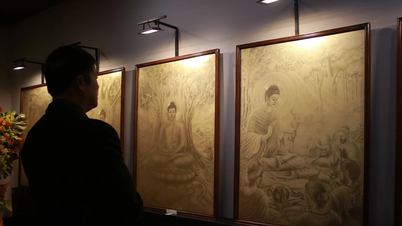 Impressionante exposição de deslumbrantes pinturas budistas feitas com ouro 9999.