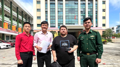 Strażnicy graniczni w prowincji Chanh Hoa zwrócili zgubioną własność rosyjskiemu turyście.