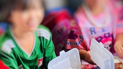 Five "fake" abandoned children were found at the same school location; the benefactor who raised the child is outraged.