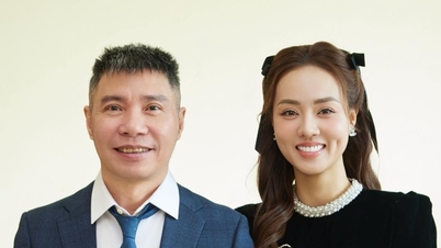 پیپلز آرٹسٹ کانگ لی اور ان کی اہلیہ غیر متوقع پیار دکھاتے ہیں۔ "بلین ویو موسیقار" ہوائی اڈے پر خوبصورت لگ رہا ہے۔