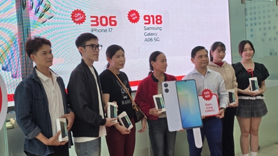 Viettel Hue przyznaje nagrody w programie „Surf 5G – wygraj niespodzianki”.