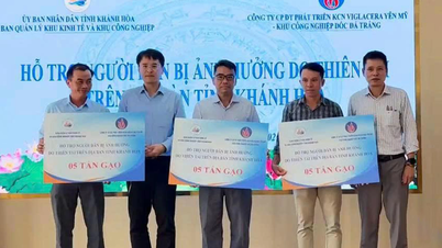 Przekazano 30 ton ryżu 6 gminom w rejonach Dien Khanh i Khanh Son.