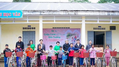 سردی کی بارش کے درمیان ایک چھوٹا سا تحفہ سرحدی علاقے کے طلباء کے لیے بڑی خوشی لے کر آیا۔