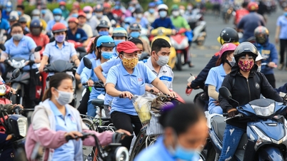 Which teachers and preschool children in Ho Chi Minh City are eligible for financial support under the new resolution?