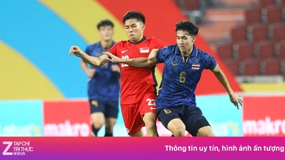 Thajsko U22 předvádí svou sílu proti Singapuru.