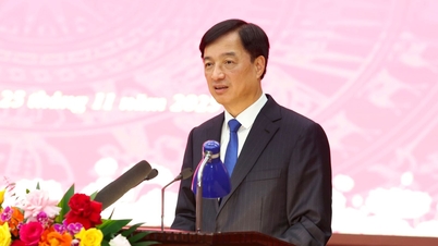 מזכיר המפלגה בהאנוי, נגוין דוי נגוק, מועמד לאות הצטיינות צבאי מדרגה ראשונה.