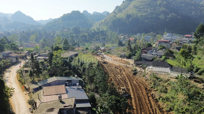 Quase 50% do projeto da Rodovia Circular 2, na comuna de Bac Ha, já foi concluído.