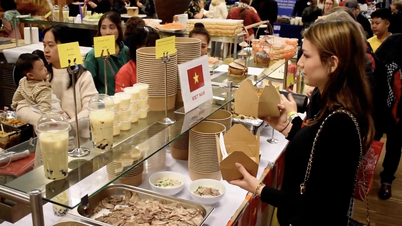 ការផ្សព្វផ្សាយ pho នៅក្នុងប្រទេសប៉ូឡូញ វួដ Xuan Hoa ប្រកួតប្រជែងជាមួយសហគមន៍ ShopeeFood ផ្តល់ការបញ្ចុះតម្លៃដល់អតិថិជនដែលបញ្ជាទិញផូ។